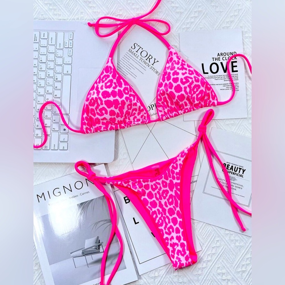 Pink bikini never worn in great condition !